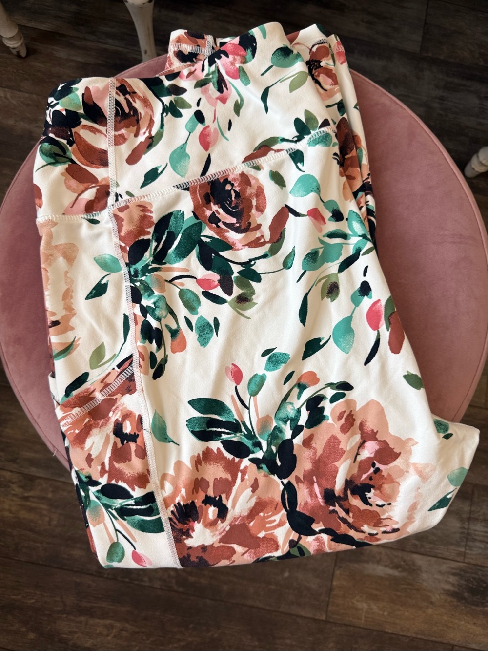 torrid White Floral High-Waist Capri Legging & Crop Tank Set - Picture 4 of 6